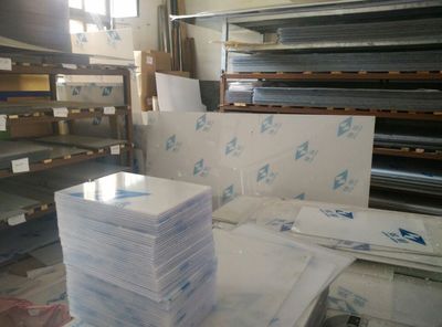 亚克力板插卡卡槽 透明展示的精致之选，广告与信息发布的完美载体